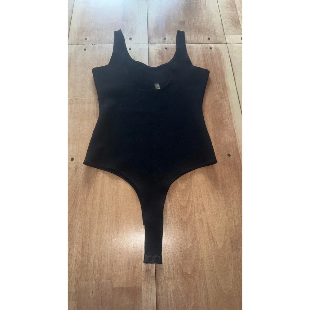 Dance‎ & Marvel Black Scoop Neck Sleeveless Thong Bodysuit  M